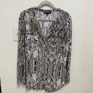 INC International Concepts Black and White Graphic Long Sleeve Blouse